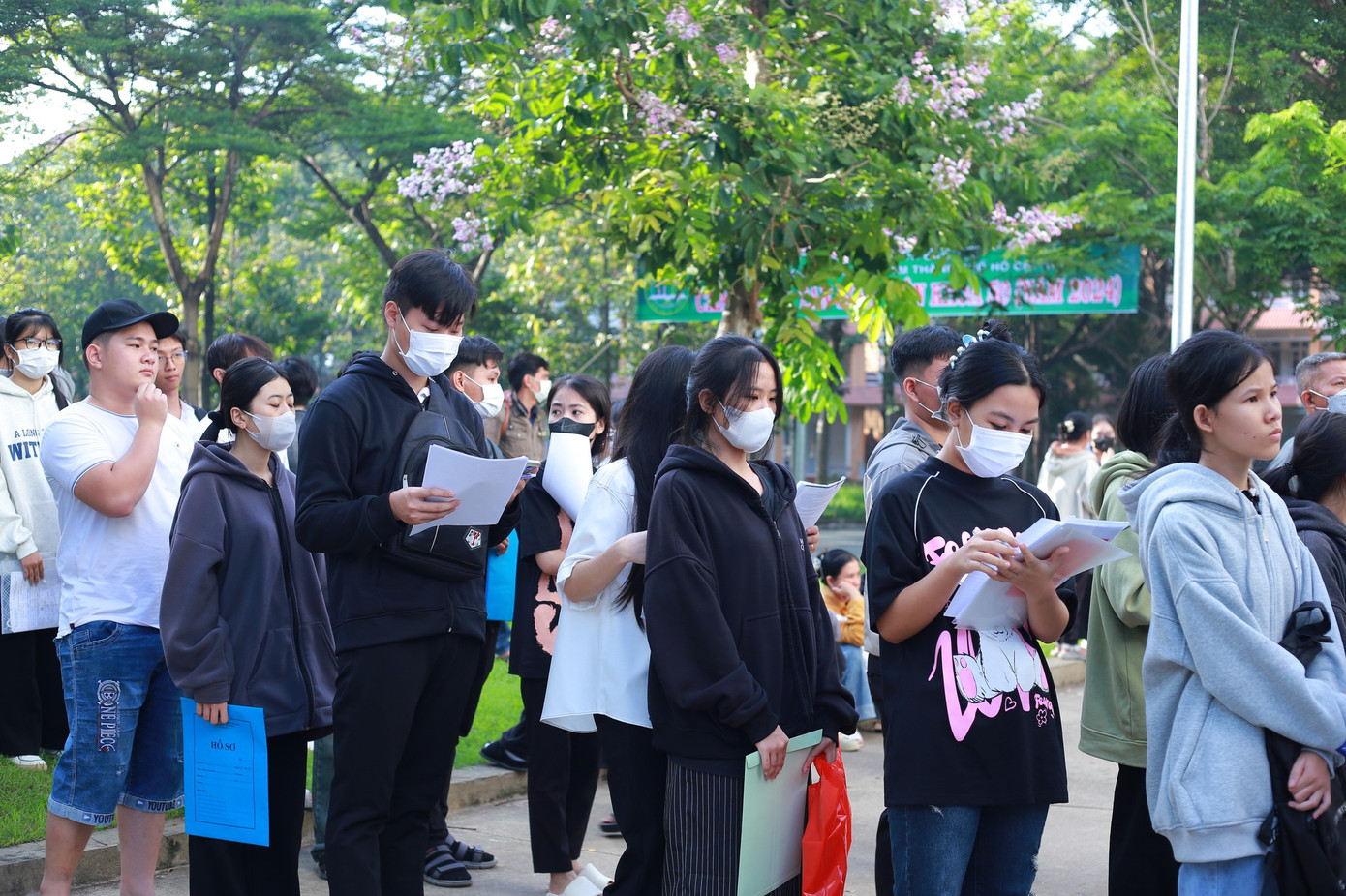 Tân sinh viên trường ĐH Nông Lâm TP. HCM làm thủ tục nhập học, năm học 2024 - 2025. Tân sinh viên trường ĐH Nông Lâm TP. HCM làm thủ tục nhập học, năm học 2024 - 2025.