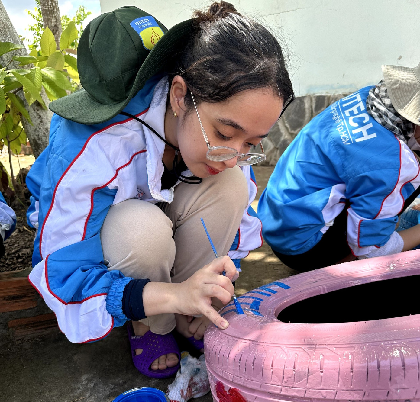 Tuyền tích cực tham gia các hoạt động tình nguyện vì cộng đồng.