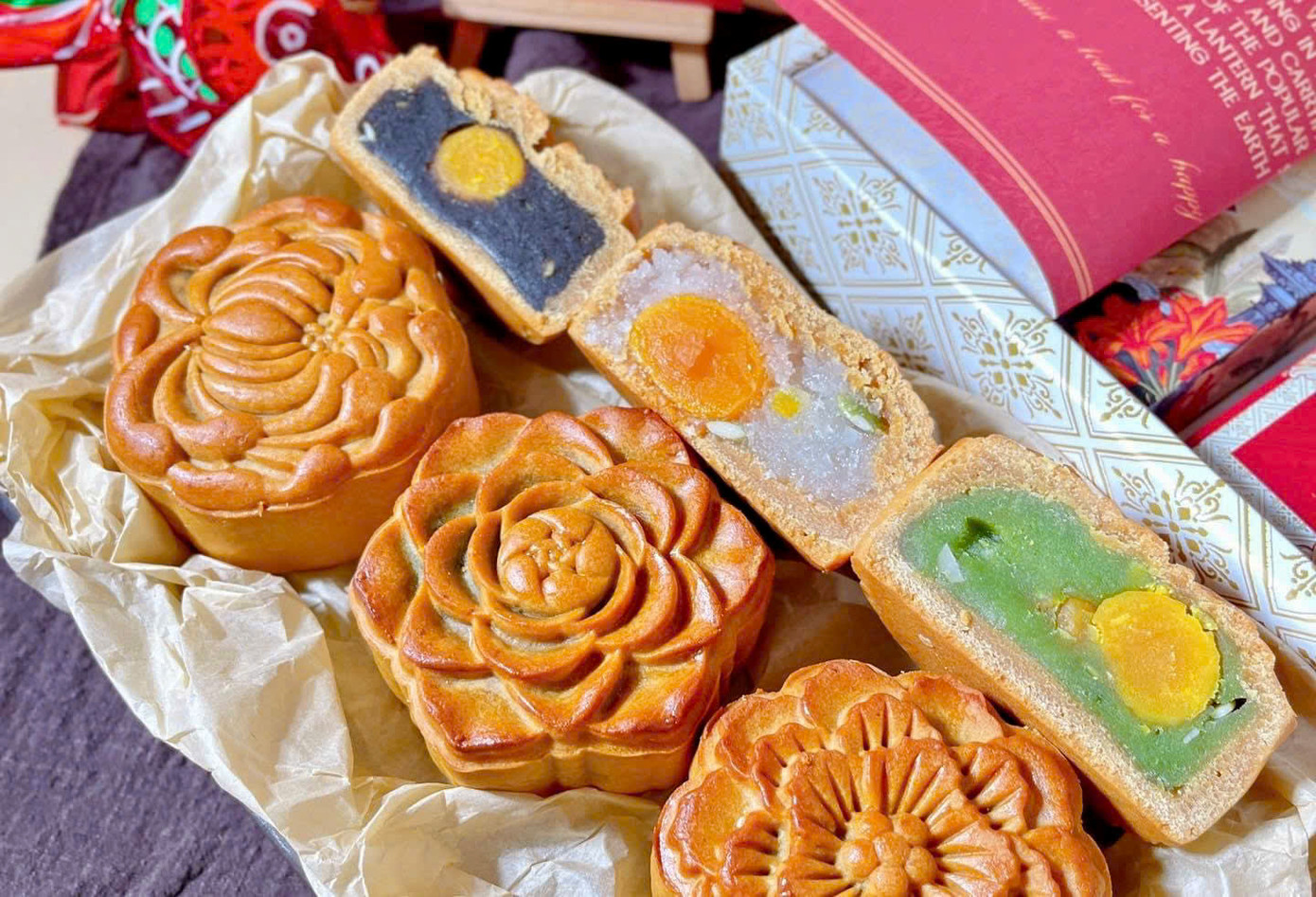 Những chiếc bánh Trung Thu handmade bắt mắt được bạn trẻ &apos;săn lùng&apos;.