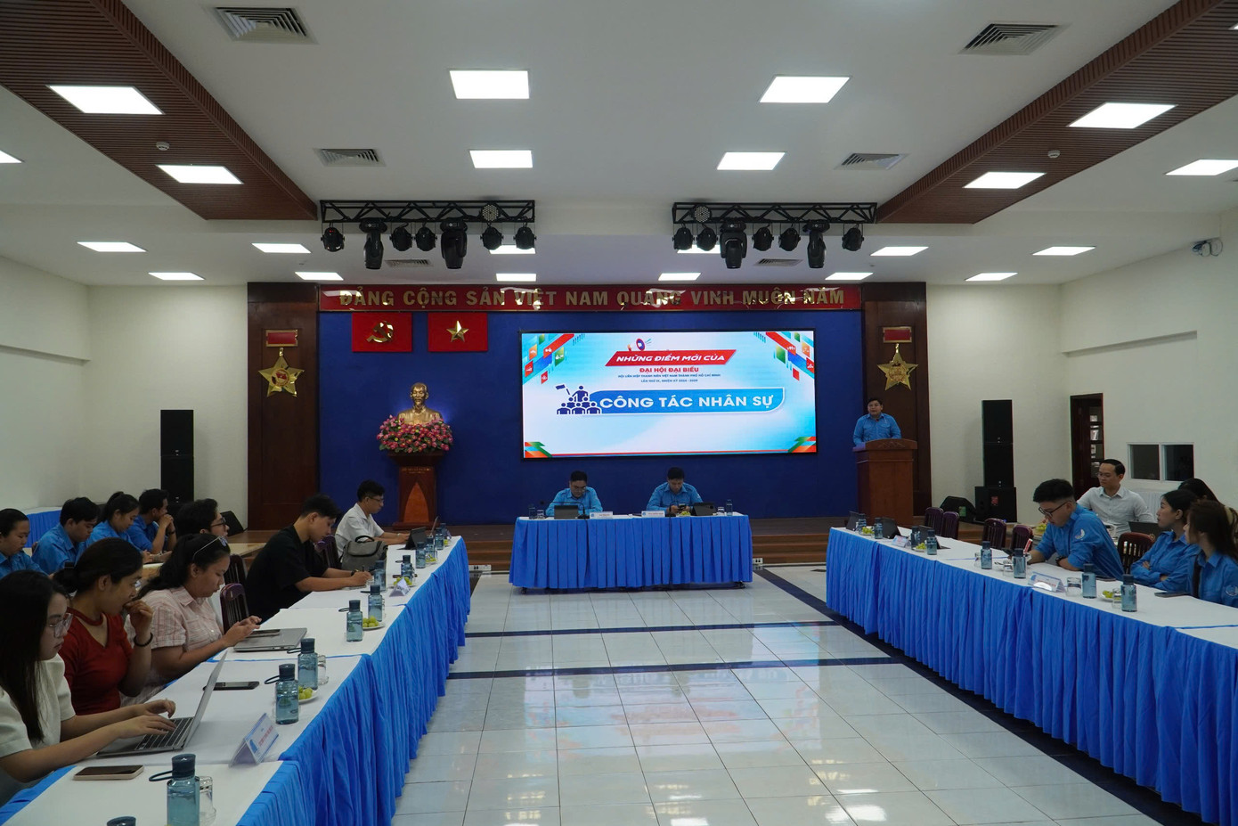 Anh Lê Thanh Bình thông tin tại Hội nghị. Anh Lê Thanh Bình thông tin tại Hội nghị.