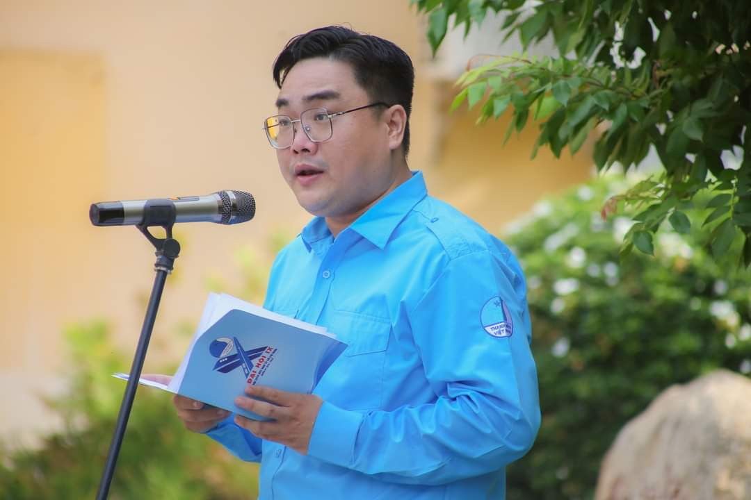 Anh Ngô Minh Hải thay mặt tuổi trẻ TP. HCM thể hiện lòng tri ân sâu sắc với những đóng góp của Bác sĩ Phạm Ngọc Thạch - Nguyên Bộ trưởng Bộ Y tế, Nguyên Chủ tịch Hội LHTN Việt Nam. (Ảnh: TLTĐ) Anh Ngô Minh Hải thay mặt tuổi trẻ TP. HCM thể hiện lòng tri ân sâu sắc với những đóng góp của Bác sĩ Phạm Ngọc Thạch - Nguyên Bộ trưởng Bộ Y tế, Nguyên Chủ tịch Hội LHTN Việt Nam. (Ảnh: TLTĐ)