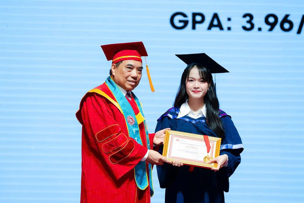 Nguyễn Thị Thơm là thủ khoa toàn khóa trường ĐH Ngoại thương năm 2023. Nguyễn Thị Thơm là thủ khoa toàn khóa trường ĐH Ngoại thương năm 2023.