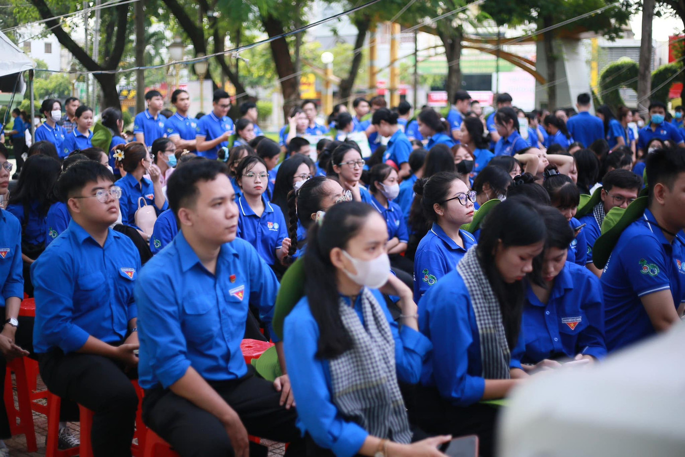 Rất đông các bạn sinh viên tham dự Lễ xuất quân. Rất đông các bạn sinh viên tham dự Lễ xuất quân.