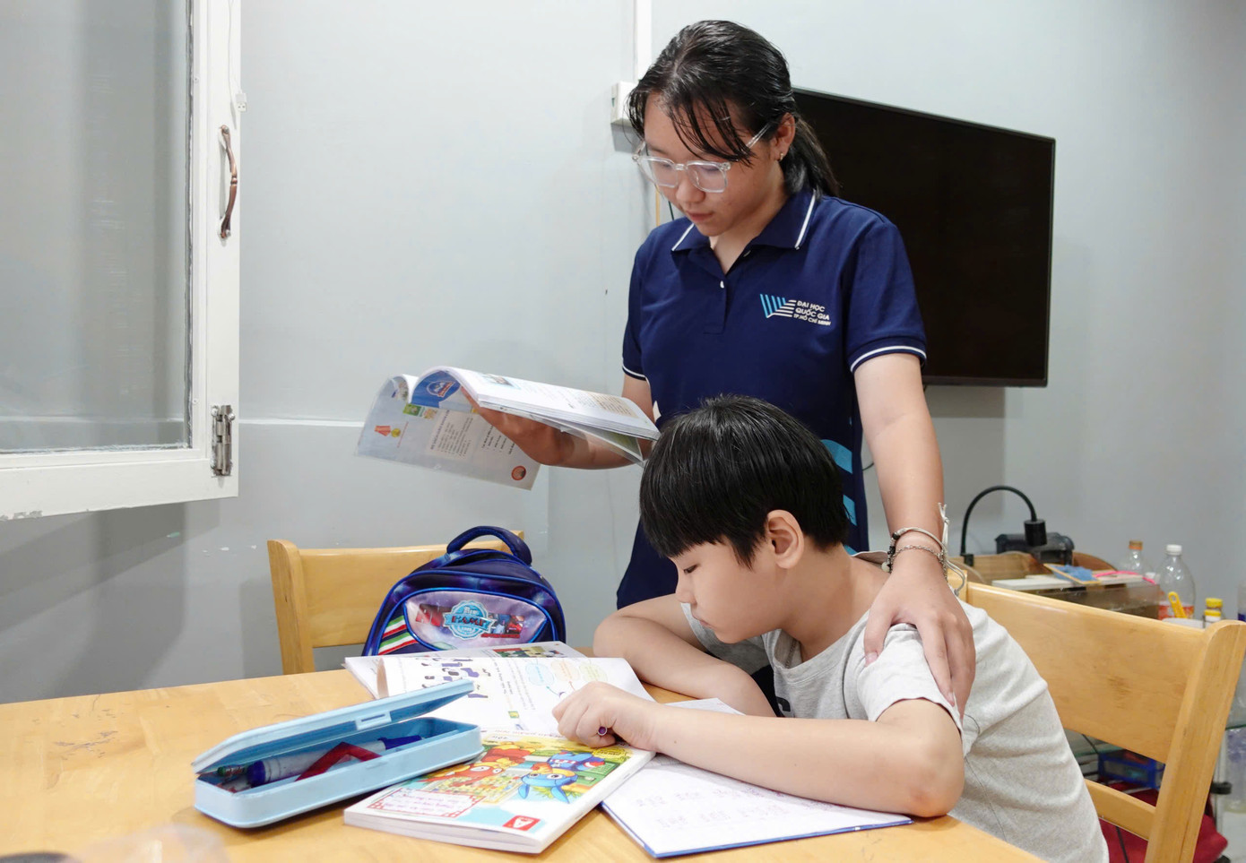 Sinh viên tại TP. HCM có nhu cầu làm thêm về công việc gia sư nên tìm đến Trung tâm Hỗ trợ học sinh sinh viên TP. HCM hoặc văn phòng Đoàn - Hội của các trường để được hỗ trợ, giới thiệu công việc uy tín. Sinh viên tại TP. HCM có nhu cầu làm thêm về công việc gia sư nên tìm đến Trung tâm Hỗ trợ học sinh sinh viên TP. HCM hoặc văn phòng Đoàn - Hội của các trường để được hỗ trợ, giới thiệu công việc uy tín.