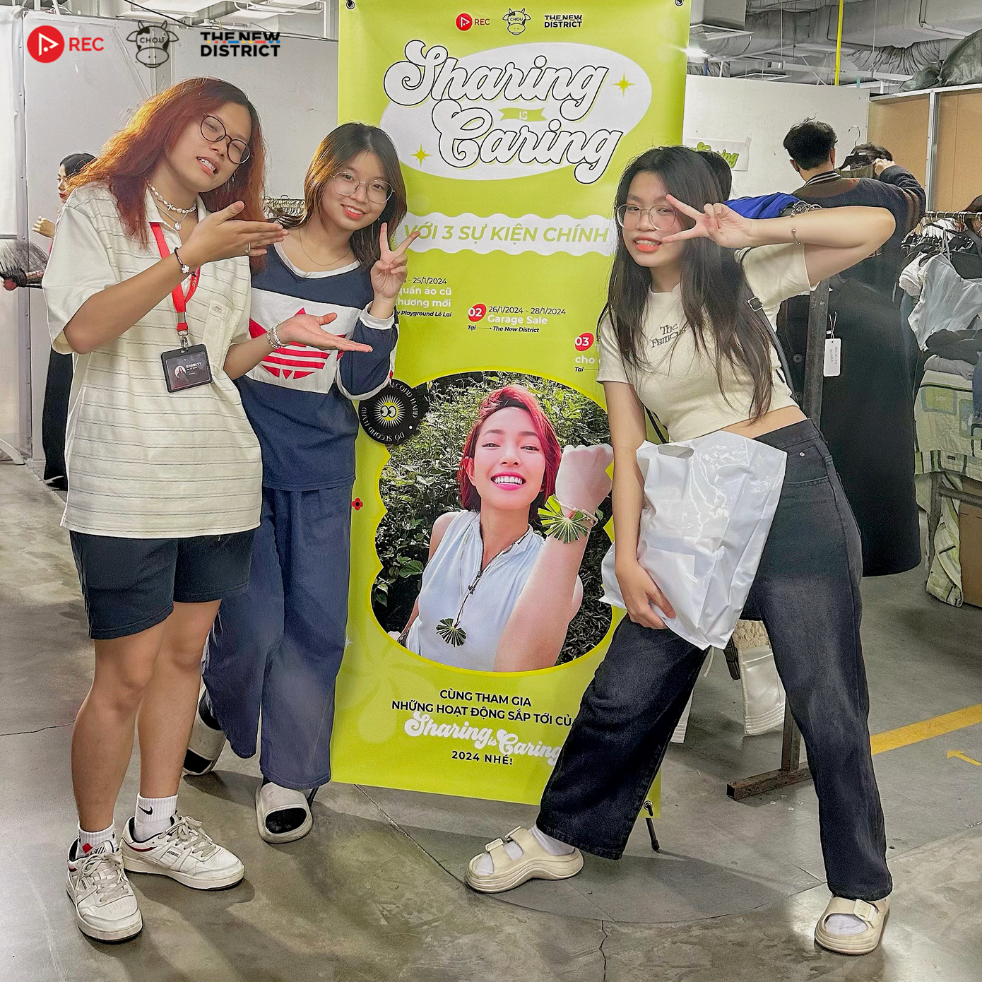 Các bạn trẻ đến góp đồ để ủng hộ cho dự án. Các bạn trẻ đến góp đồ để ủng hộ cho dự án.