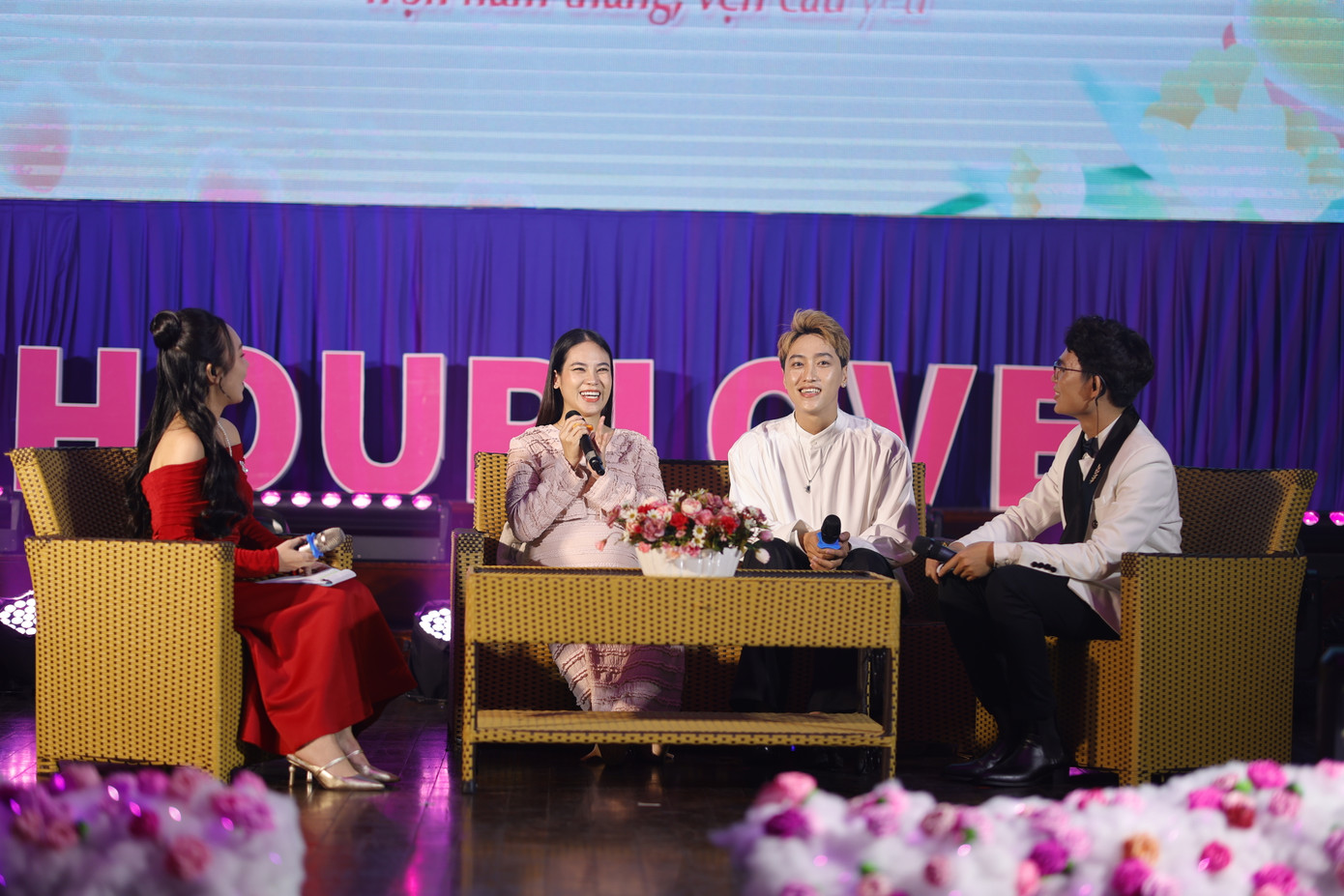 Anh Đình Lộc và chị Xuân Thảo chia sẻ tại chương trình. (Ảnh: Anh Kiệt) Anh Đình Lộc và chị Xuân Thảo chia sẻ tại chương trình. (Ảnh: Anh Kiệt)