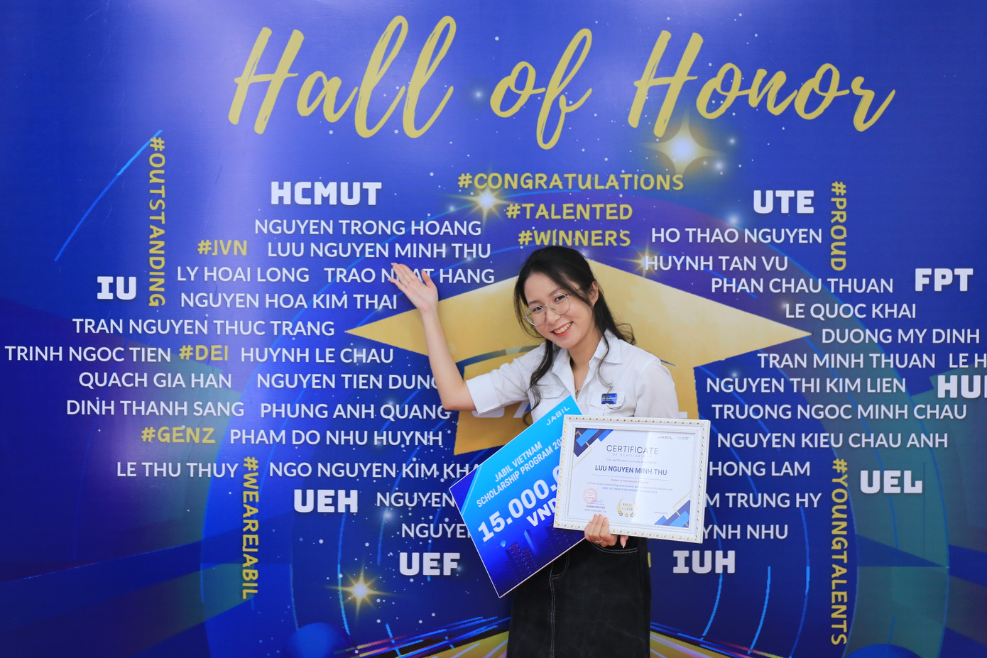 Minh Thư nhận học bổng 'Jabil Vietnam 2024'. Minh Thư nhận học bổng 'Jabil Vietnam 2024'.