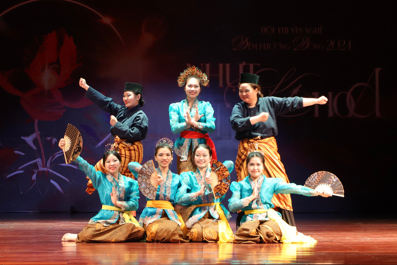 Màn trình diễn Tanah Airku mang ý nghĩa về tình yêu đất nước Indonesia đến từ chuyên ngành Indonesia học.