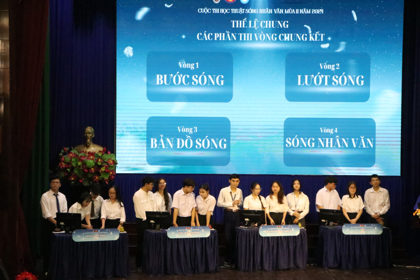 4 đội thi xuất sắc nhất tranh tài tại đêm Chung kết.