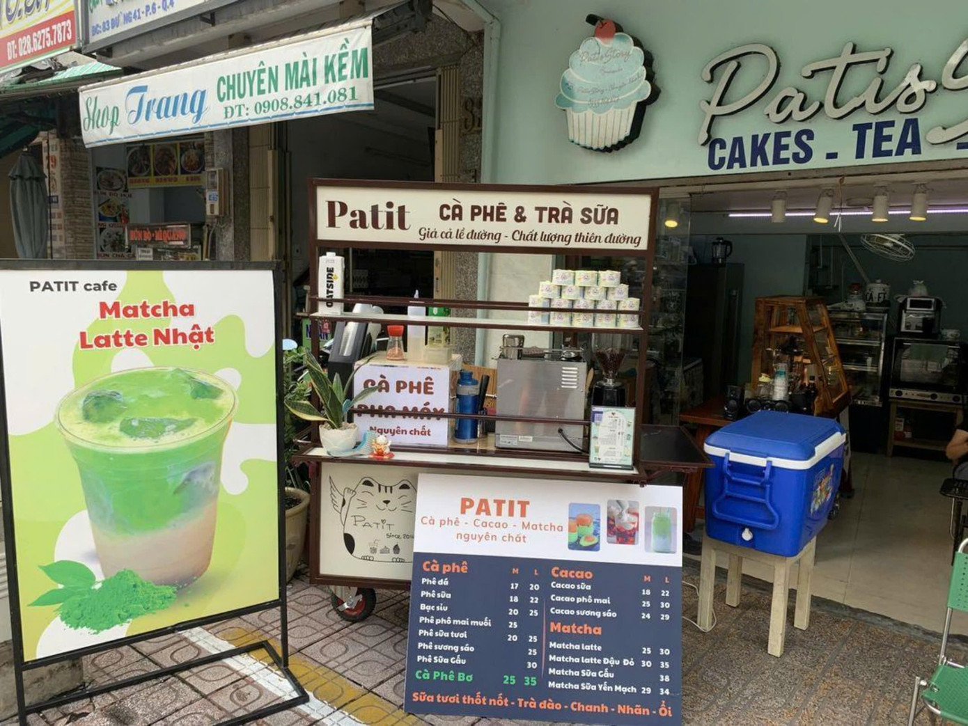 Các xe cà phê bán món cà phê bơ đã có mặt tại đường phố Sài Gòn. Các xe cà phê bán món cà phê bơ đã có mặt tại đường phố Sài Gòn.