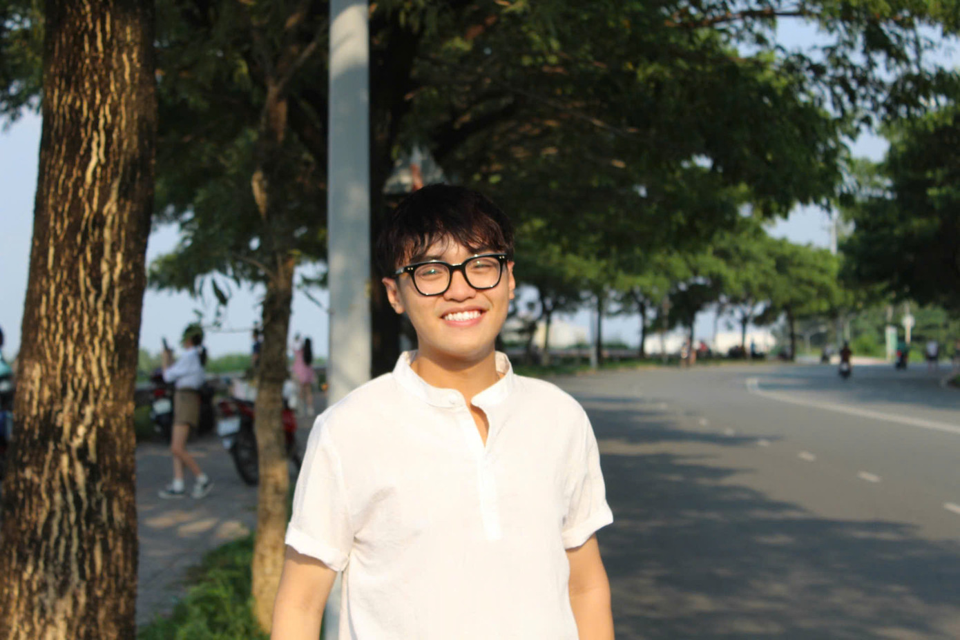 Sau khi ra trường, Hữu Hưng tiếp tục học lên cao học.