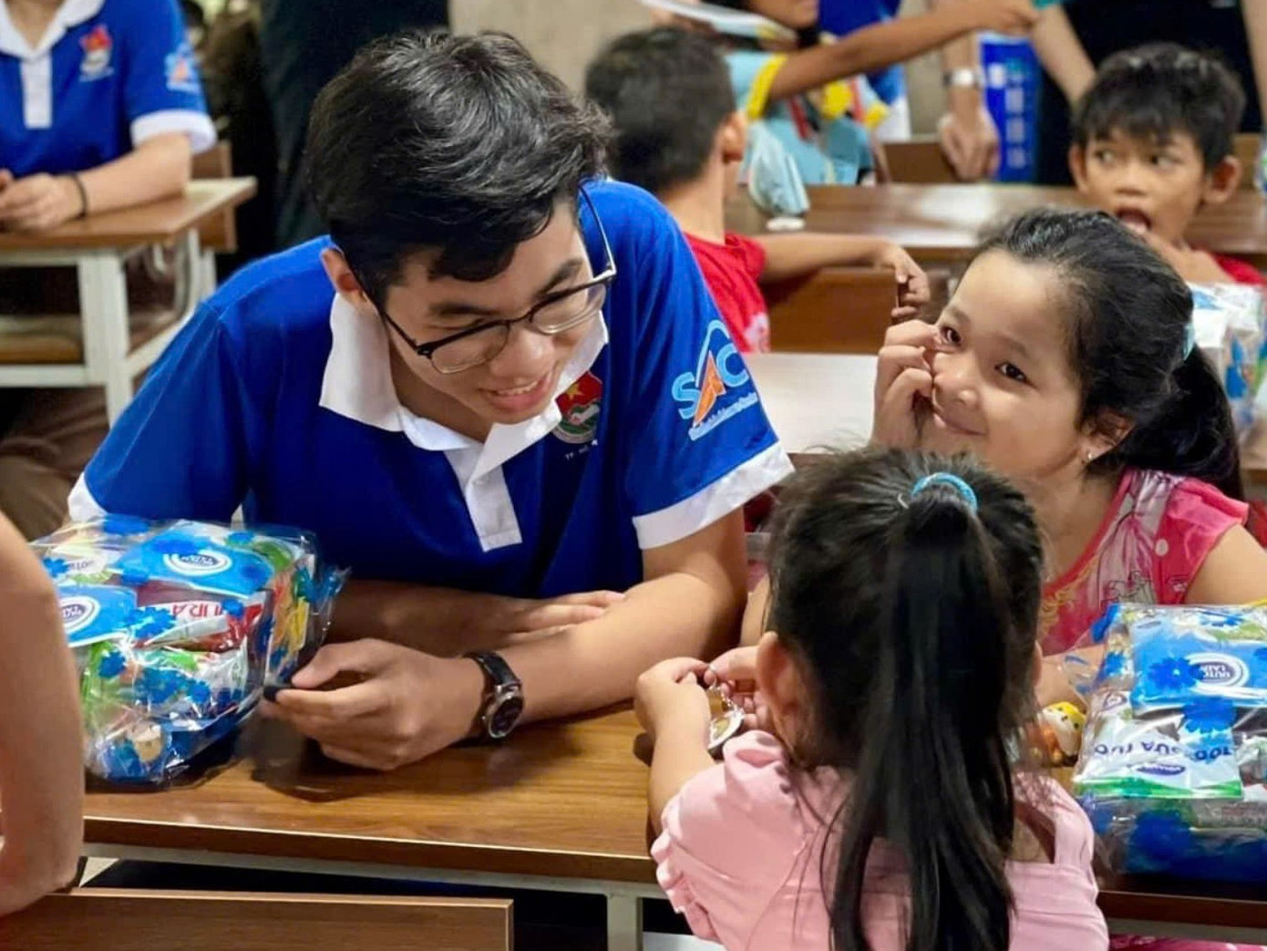 Công Khiêm luôn mang trong mình năng lượng tích cực để lan tỏa đến mọi người.