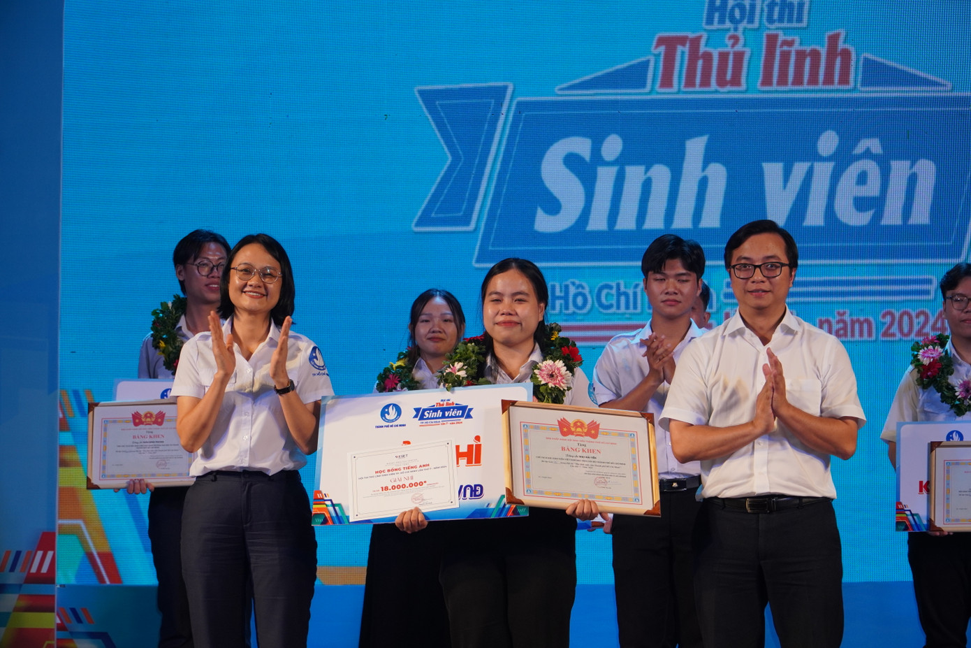 Mai Hải Yến - Chủ tịch Hội Sinh viên Học viện Cán bộ TP. HCM giành ngôi Á quân Hội thi.