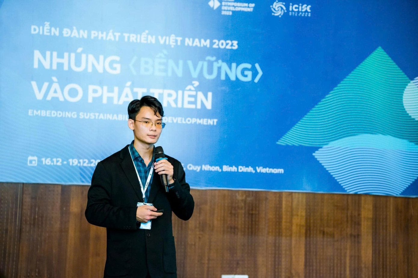 Gia Khánh vẫn tiếp tục học cao học sau khi tốt nghiệp cử nhân ngành Sư phạm Hoá. (Ảnh: NVCC) Gia Khánh vẫn tiếp tục học cao học sau khi tốt nghiệp cử nhân ngành Sư phạm Hoá. (Ảnh: NVCC)