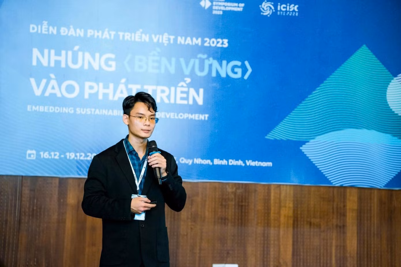 Gia Khánh vẫn tiếp tục học cao học sau khi tốt nghiệp cử nhân ngành Sư phạm Hoá. (Ảnh: NVCC)