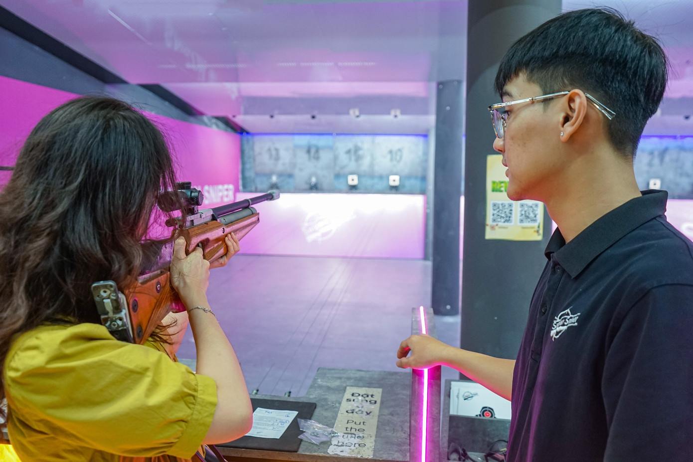 Để đảm bảo an toàn, trong quá trình chơi trải nghiệm hay tập luyện bộ môn này, người chơi sẽ luôn có nhân viên hướng dẫn đi kèm để giám sát và xử lý kịp thời những sự cố không mong muốn.