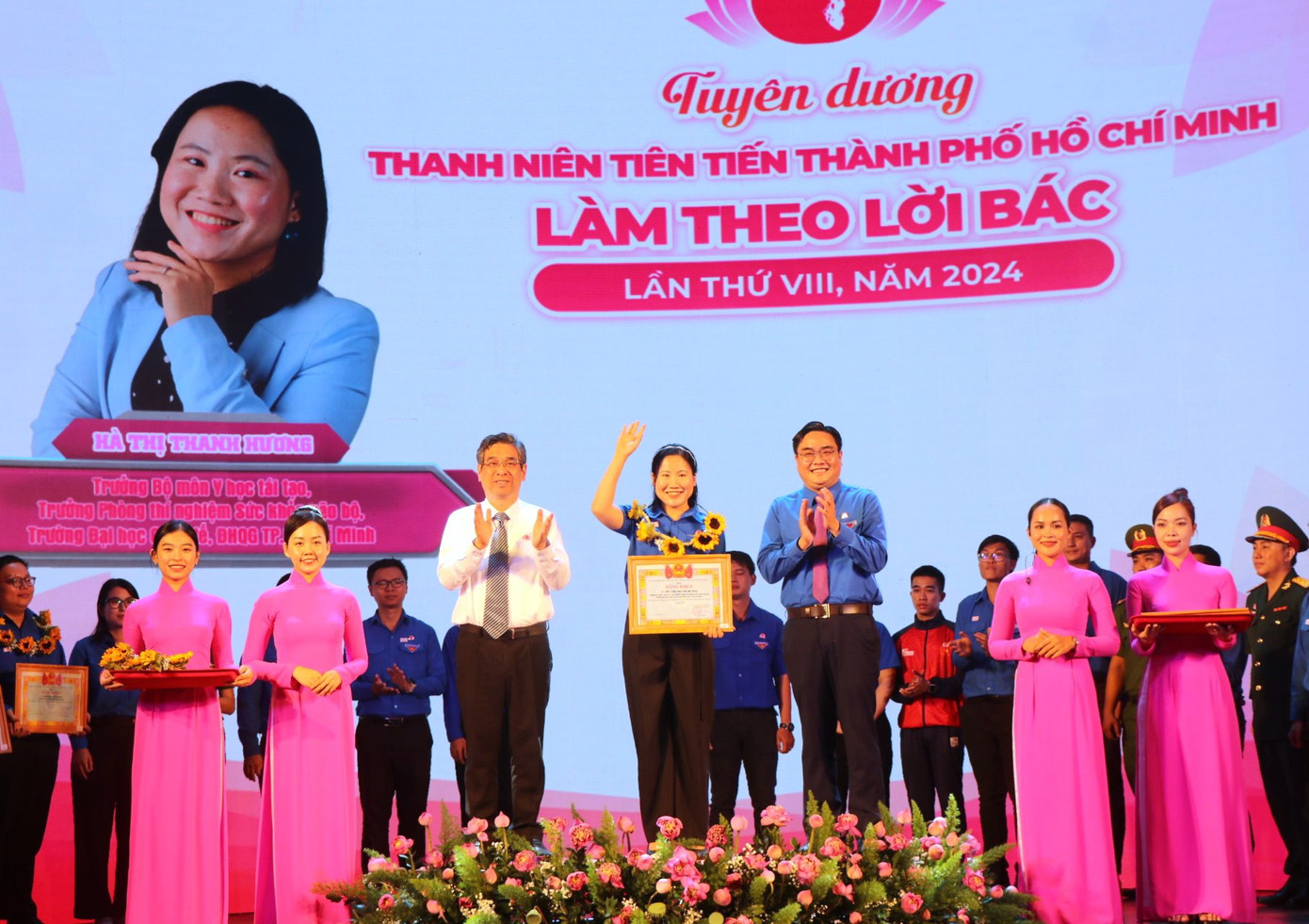 Các giảng viên trẻ và đoàn viên xuất sắc được tuyên dương tại Đại hội. (Ảnh: Ngô Tùng)