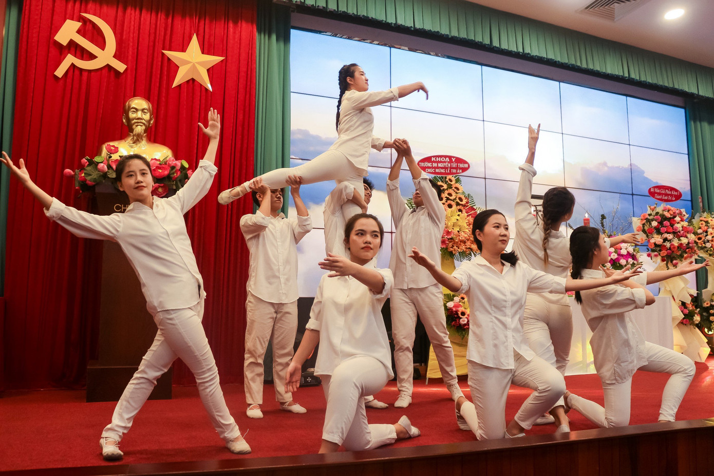 Một tiết mục văn nghệ của các bạn sinh viên.