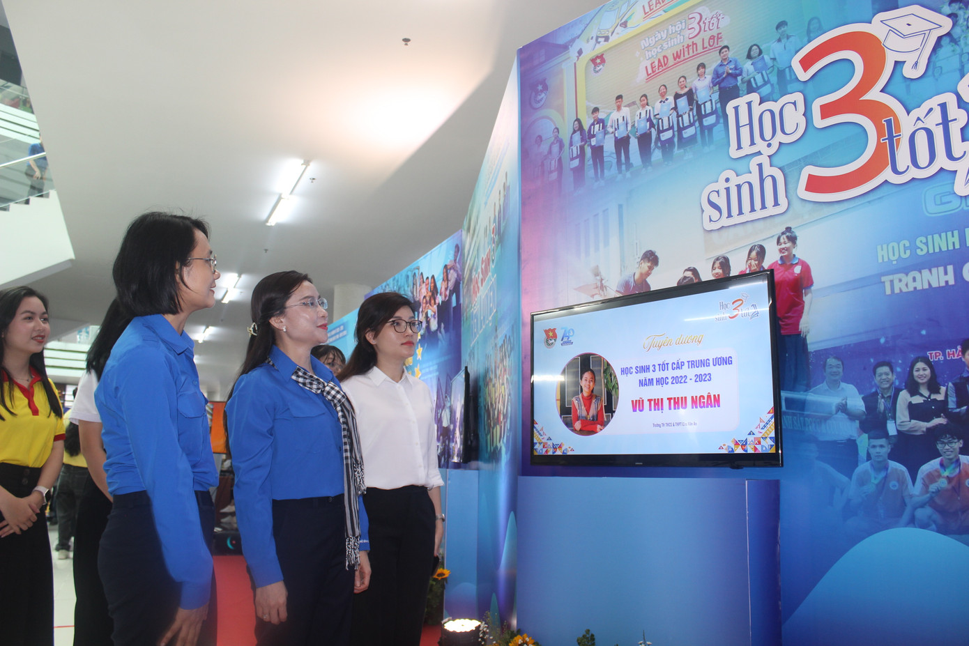 Không gian triển lãm “74 năm một chặng đường” tại Nhà Văn hóa Sinh viên TP. HCM. Không gian triển lãm “74 năm một chặng đường” tại Nhà Văn hóa Sinh viên TP. HCM.