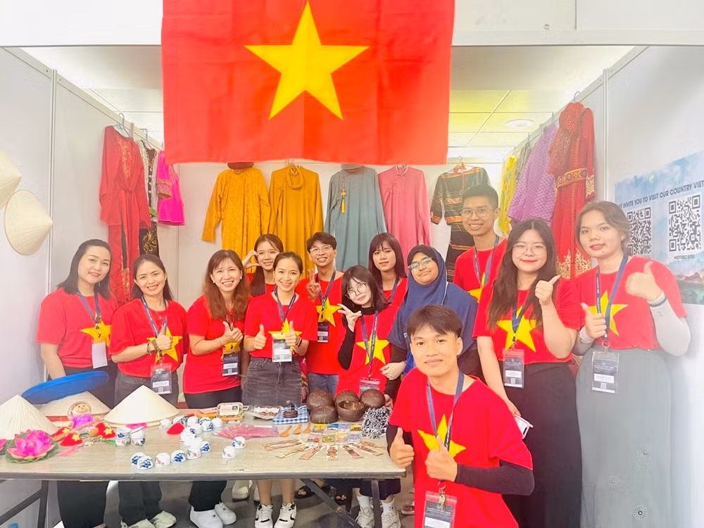 Đoàn đại biểu Việt Nam tại Diễn đàn Văn hóa thanh niên ASEAN lần thứ 19 và ASEAN+3 lần thứ 9. (Ảnh: ĐHQG TP. HCM)
