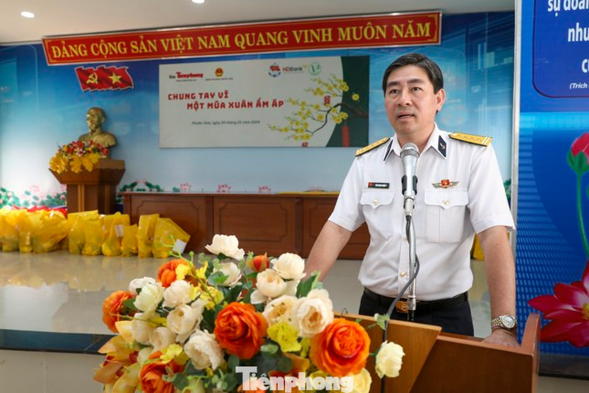 Đại tá Ngô Minh Thuấn - Tổng Giám đốc Tổng Công ty Tân Cảng Sài Gòn phát biểu tại chương trình. Đại tá Ngô Minh Thuấn - Tổng Giám đốc Tổng Công ty Tân Cảng Sài Gòn phát biểu tại chương trình.