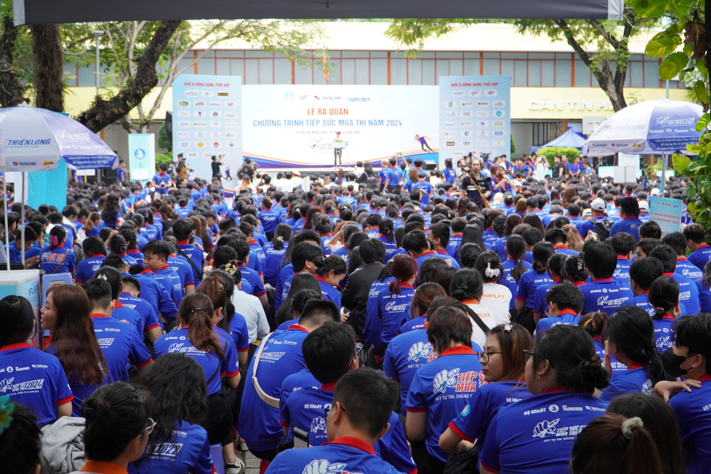 Rất đông các bạn sinh viên các trường đại học, cao đẳng tại TP. HCM tham gia Lễ ra quân.