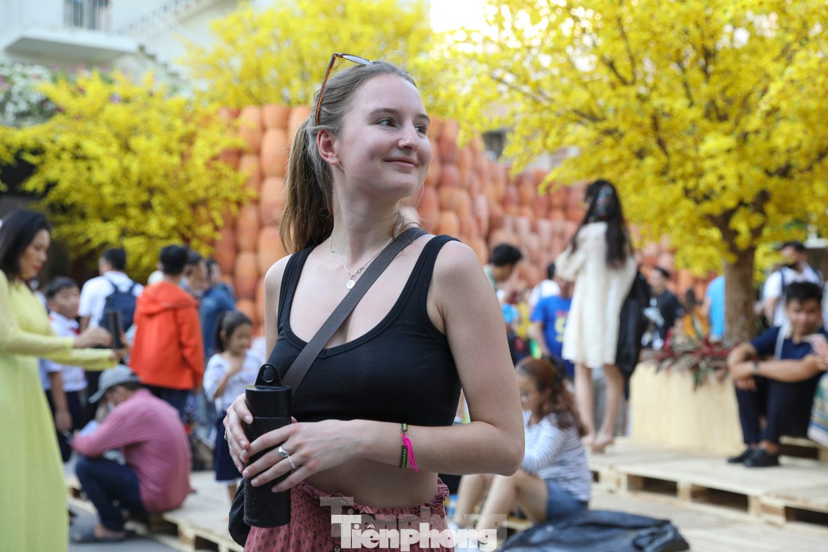 Một bạn trẻ nước ngoài tạo dáng tại Lễ hội Tết Việt Giáp Thìn (Nhà Văn hóa Thanh niên TP. HCM). (Ảnh: Duy Anh) Một bạn trẻ nước ngoài tạo dáng tại Lễ hội Tết Việt Giáp Thìn (Nhà Văn hóa Thanh niên TP. HCM). (Ảnh: Duy Anh)