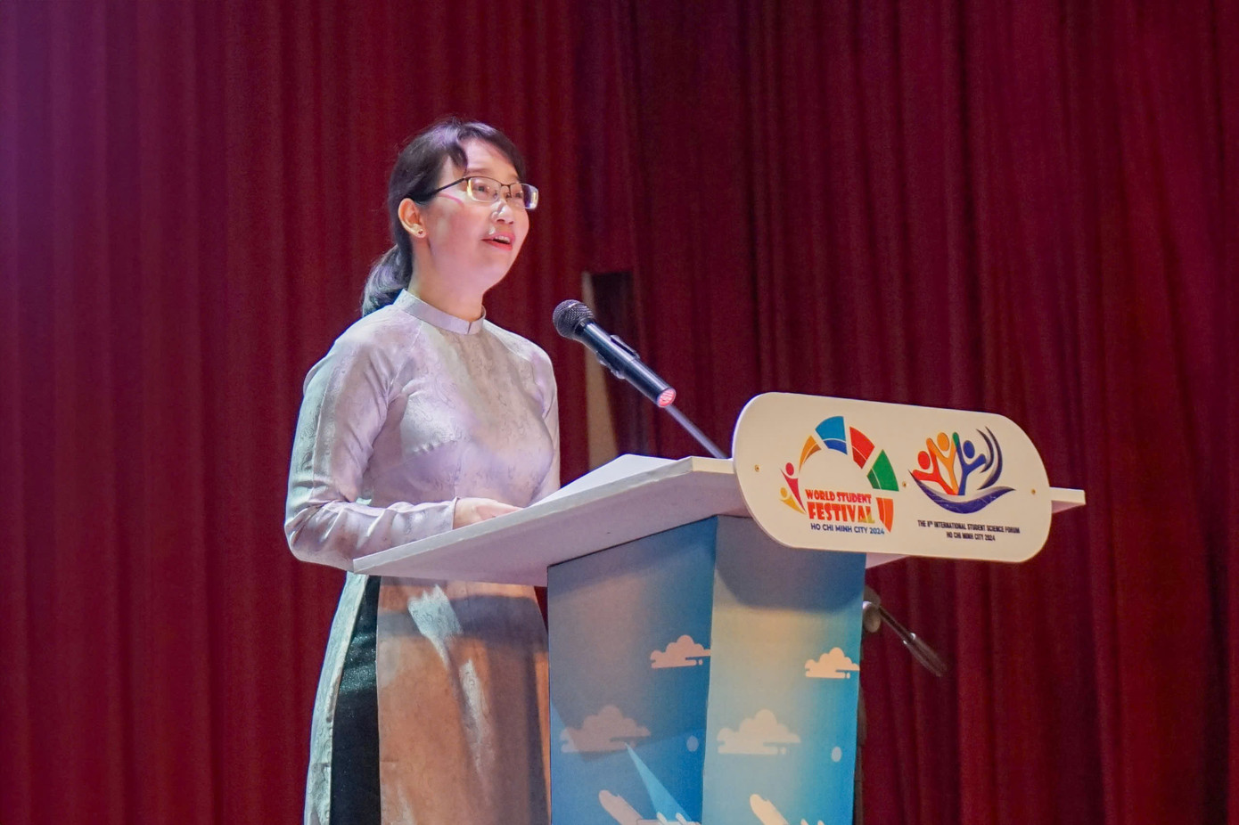 Bà Trần Thị Diệu Thuý - Thành uỷ viên, Phó Chủ tịch UBND TP. HCM phát biểu tại Lễ khai mạc Liên hoan Sinh viên Thế giới tại TP. HCM lần 1. Bà Trần Thị Diệu Thuý - Thành uỷ viên, Phó Chủ tịch UBND TP. HCM phát biểu tại Lễ khai mạc Liên hoan Sinh viên Thế giới tại TP. HCM lần 1.