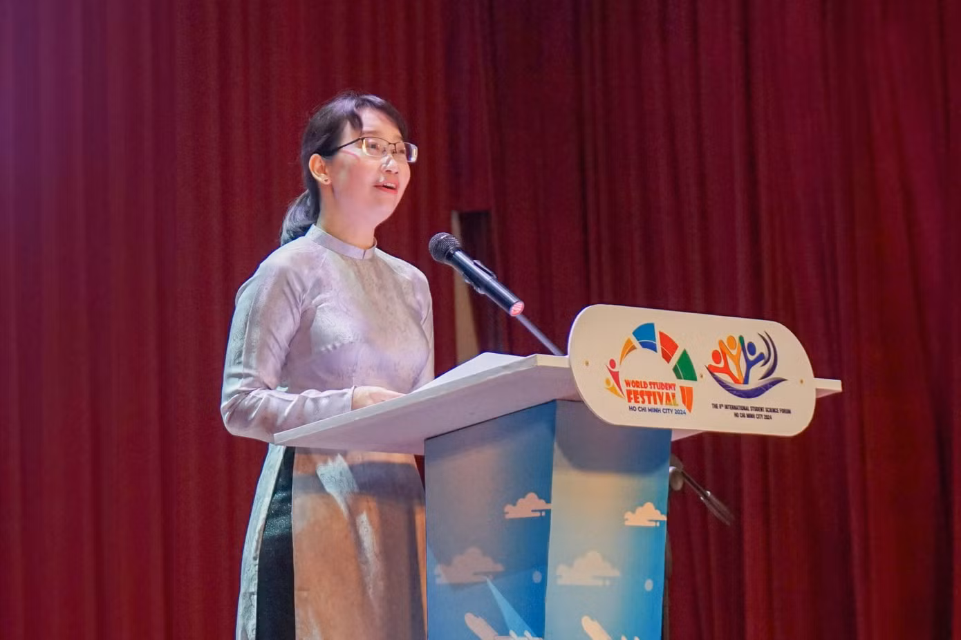 Bà Trần Thị Diệu Thuý - Thành uỷ viên, Phó Chủ tịch UBND TP. HCM phát biểu tại Lễ khai mạc Liên hoan Sinh viên Thế giới tại TP. HCM lần 1.