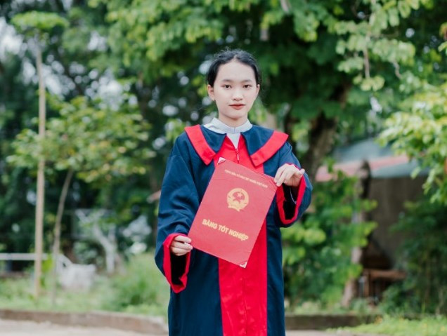 Động lực lớn nhất để Kiều vượt qua những khó khăn là nụ cười đầy tự hào của cha mẹ về những thành tích cô đạt được. (Ảnh: NVCC)