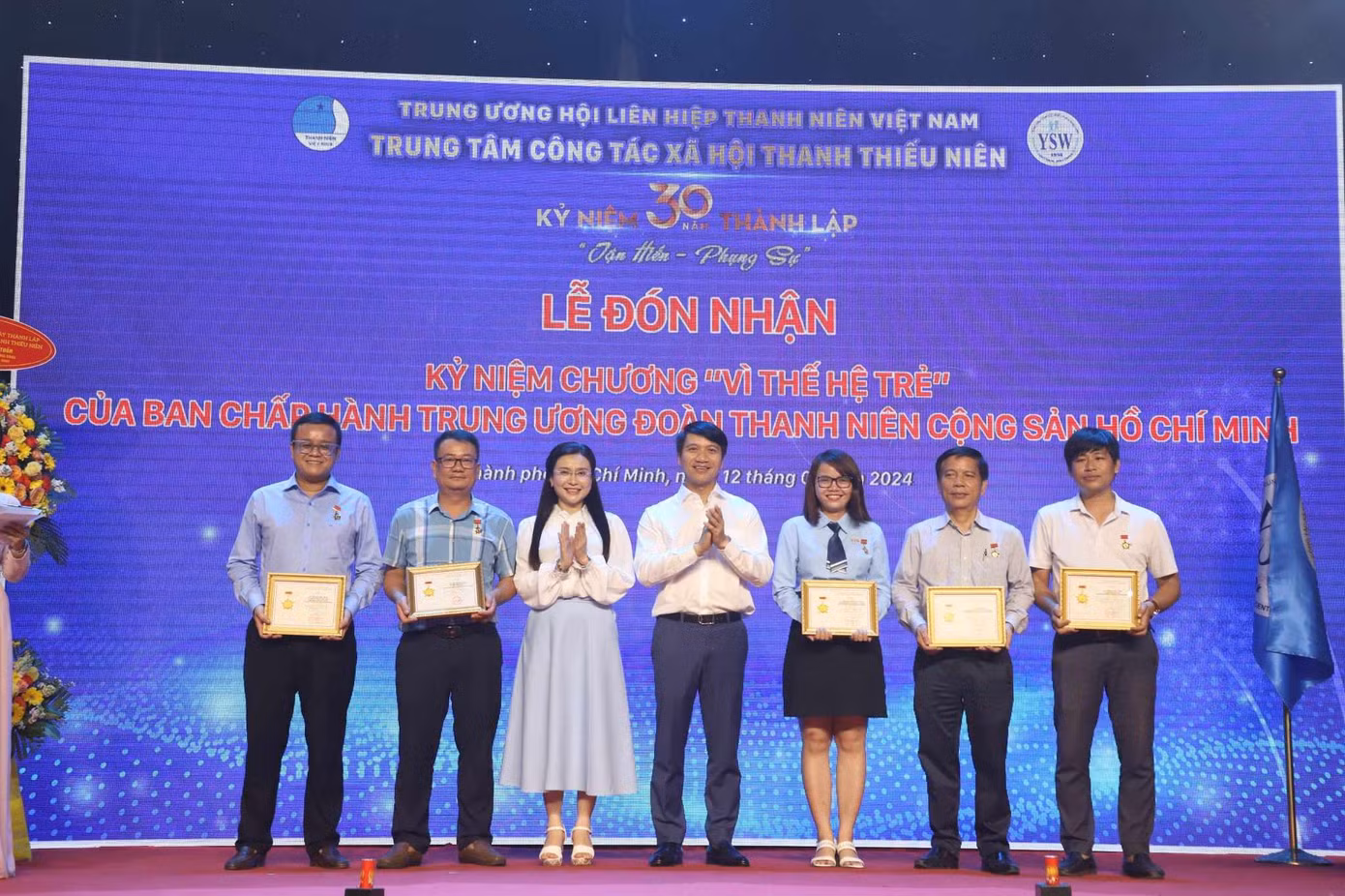 Dịp này, T.Ư Đoàn trao tặng Kỷ niệm chương “Vì thế hệ trẻ” cho các cá nhân.