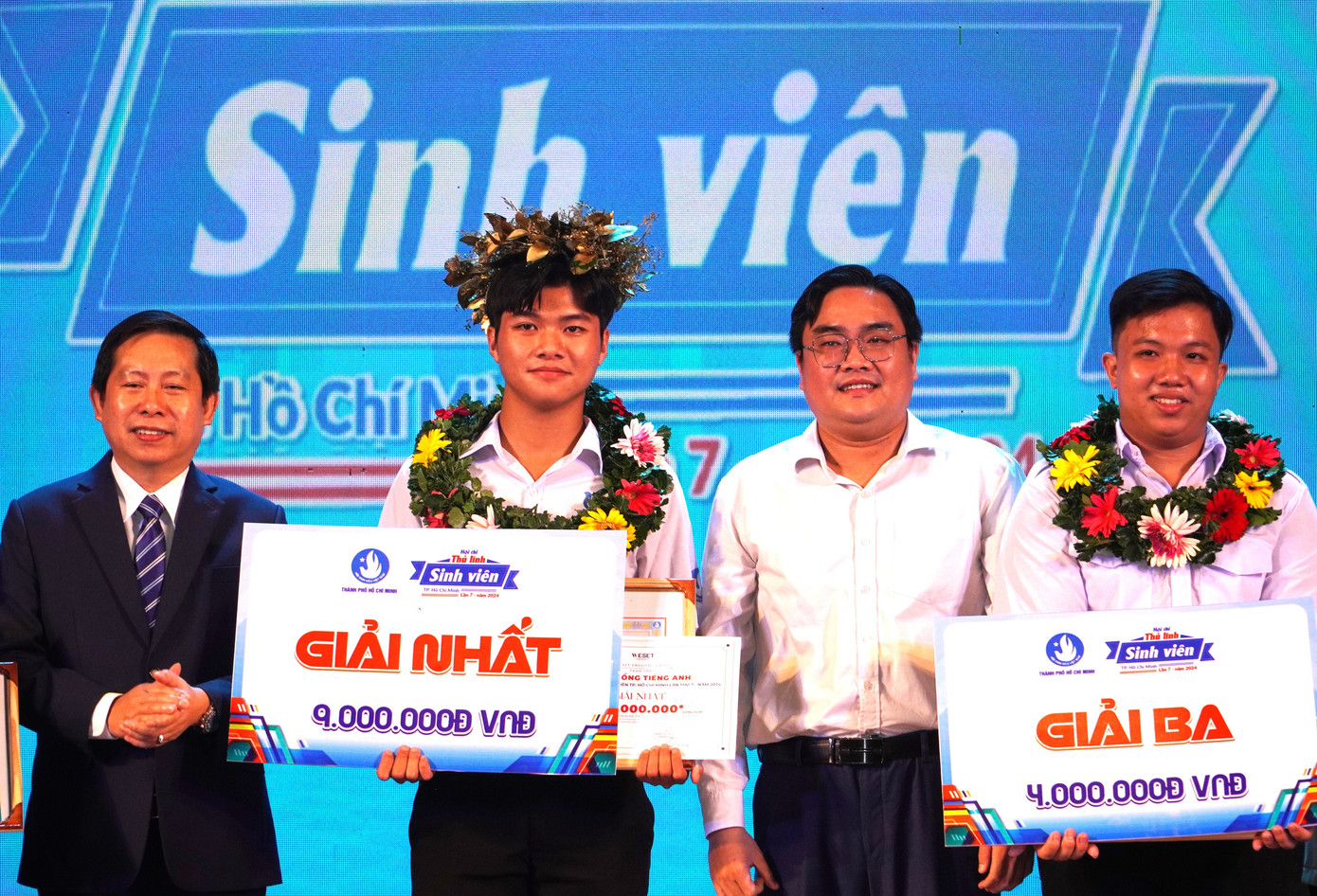 Đỗ Hoài Nam - Phó Chủ tịch Hội Sinh viên trường ĐH Bách khoa, ĐHQG TP. HCM giành ngôi Quán quân của Hội thi.