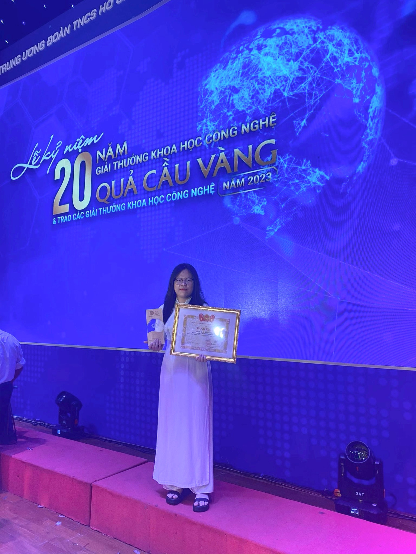 Võ Quốc Hoàng Quyên - nữ sinh nổi bật với niềm đam mê nghiên cứu khoa học của trường ĐH Quốc tế, ĐHQG TP. HCM. (Ảnh: NVCC) Võ Quốc Hoàng Quyên - nữ sinh nổi bật với niềm đam mê nghiên cứu khoa học của trường ĐH Quốc tế, ĐHQG TP. HCM. (Ảnh: NVCC)