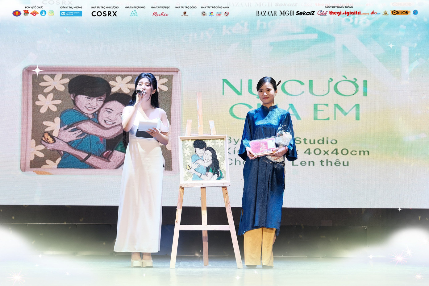 Diễn viên Lý Hồng Ân bày tỏ niềm hạnh phúc khi góp phần giúp đỡ hoàn cảnh khó khăn của Làng trẻ em SOS (Q. Gò Vấp). Diễn viên Lý Hồng Ân bày tỏ niềm hạnh phúc khi góp phần giúp đỡ hoàn cảnh khó khăn của Làng trẻ em SOS (Q. Gò Vấp).