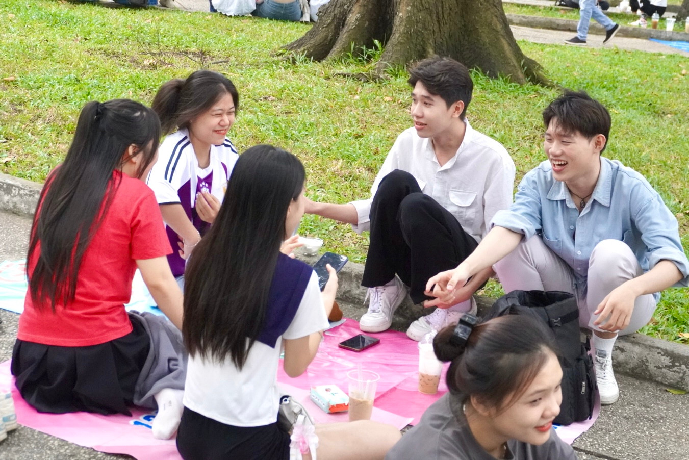 Cà phê bệt - nơi lý tưởng tụ tập bạn bè cùng trò chuyện vui vẻ giải tỏa căng thẳng. (Ảnh: Song Ngân)