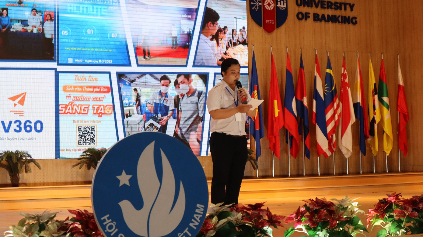 Anh Phạm Ngọc Quý chia sẻ giải pháp, mô hình trong buổi tham luận. Anh Phạm Ngọc Quý chia sẻ giải pháp, mô hình trong buổi tham luận.