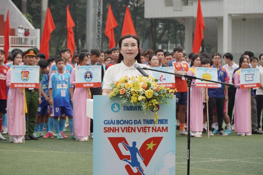 Chị Nguyễn Phạm Duy Trang - Bí thư T.Ư Đoàn, Chủ tịch Hội đồng Đội T.Ư phát biểu tại buổi lễ. Chị Nguyễn Phạm Duy Trang - Bí thư T.Ư Đoàn, Chủ tịch Hội đồng Đội T.Ư phát biểu tại buổi lễ.