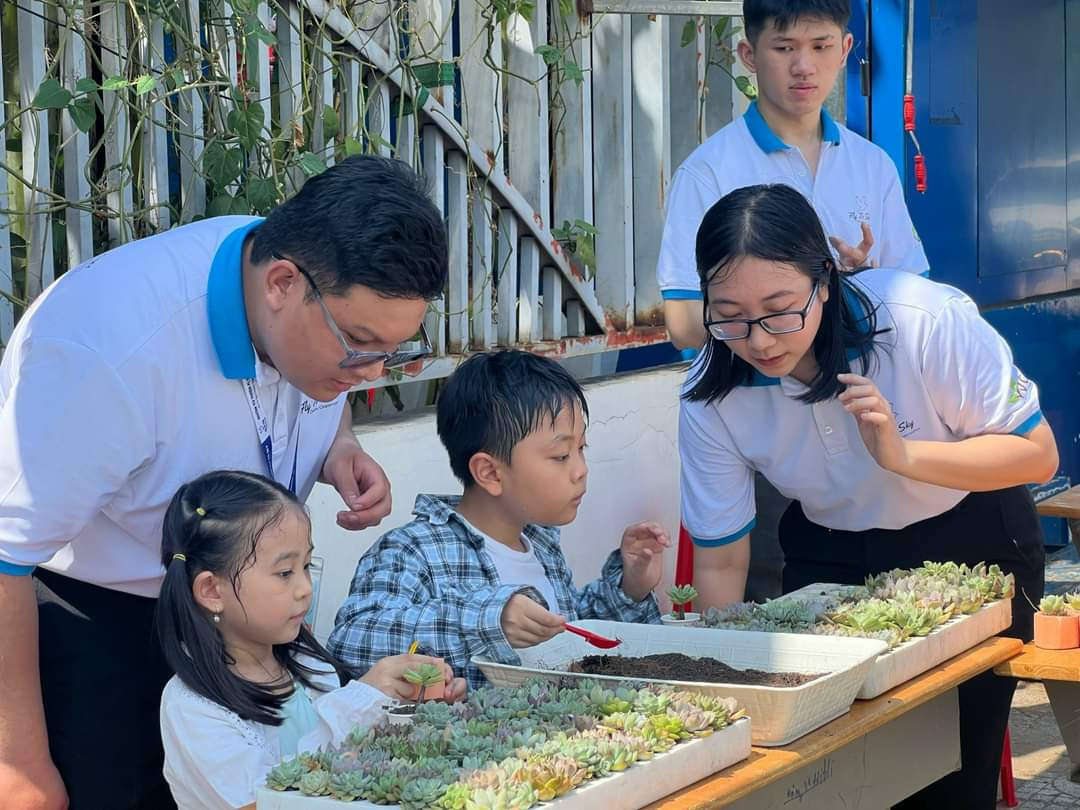 Chương trình “Đổi sách lấy cây” diễn ra từ ngày 11/5 - 28/7/2024, vào các ngày thứ Tư, thứ Bảy và Chủ nhật hằng tuần. Chương trình “Đổi sách lấy cây” diễn ra từ ngày 11/5 - 28/7/2024, vào các ngày thứ Tư, thứ Bảy và Chủ nhật hằng tuần.