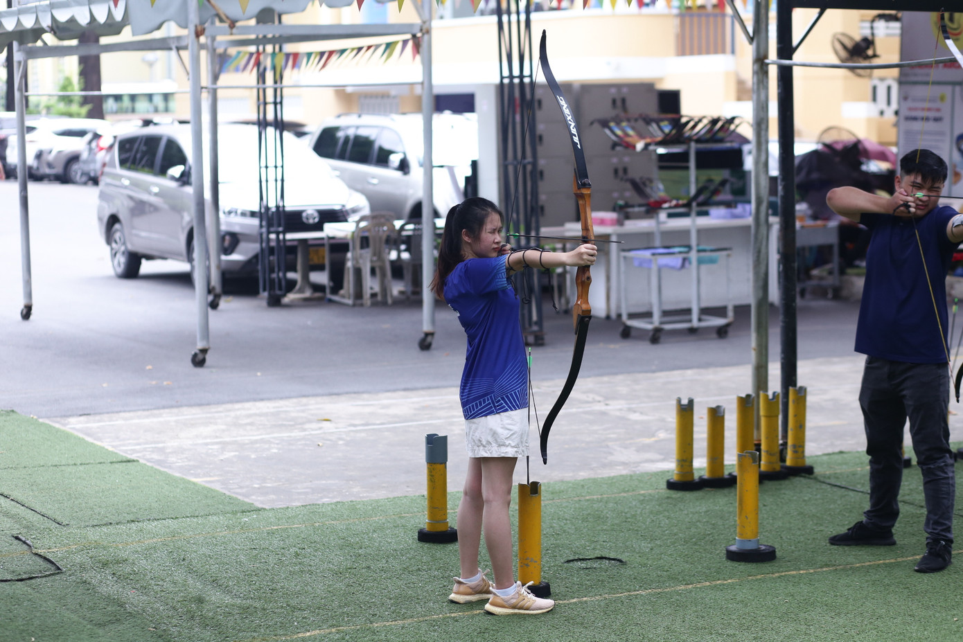 Chia sẻ về trải nghiệm bắn cung tại CLB bắn cung Galaxy, Văn Quyết (trường ĐH FPT TP. HCM) chia sẻ: “Bắn cung không chỉ đơn giản là việc nhắm và bắn, mà nó còn giúp mình rèn luyện tính kiên nhẫn, học cách lắng nghe và cảm nhận mọi thứ xung quanh. Những giây phút đó thực sự mang lại cho mình cảm giác thư thái và hài lòng với chính mình&quot;.