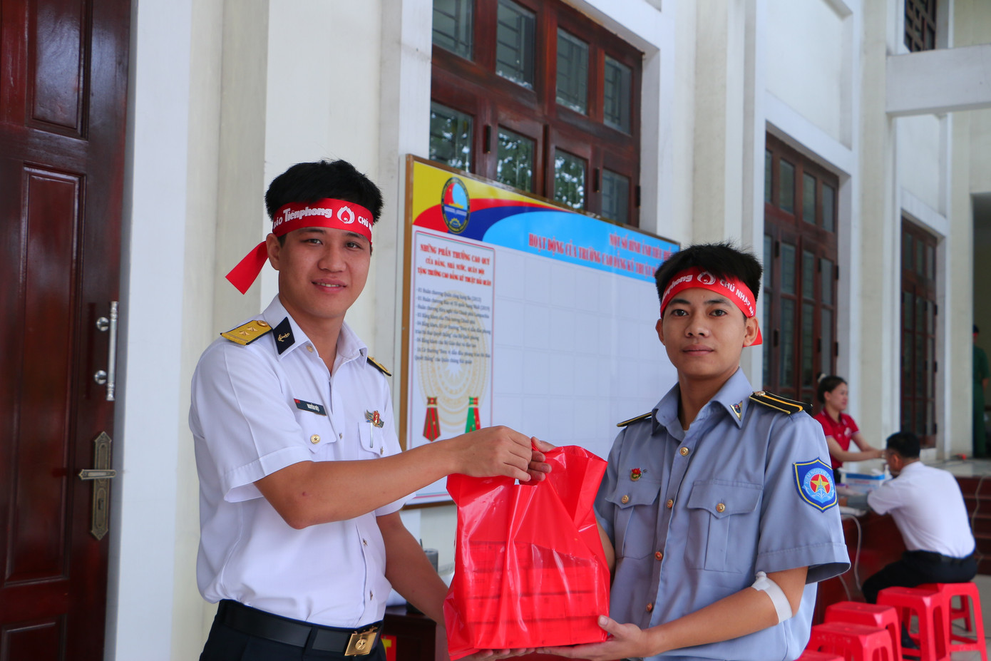 “Đối với mình, ‘Chủ nhật Đỏ” là chương trình rất ý nghĩa, vì có thể giúp được nhiều người. Đây là lần thứ 6 mình tham gia hỗ trợ công tác hiến máu, mình cũng đã hiến máu được 8 lần. Đợt gần nhất là vào tháng 10/2023 nên hôm nay, mình không hiến máu được và chỉ tham gia công tác hỗ trợ”, anh Việt chia sẻ thêm.