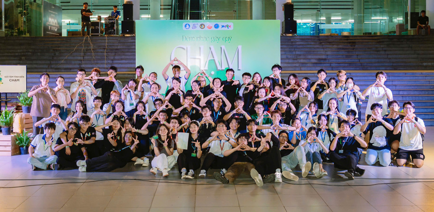 Với hơn 75 sinh viên là thành viên Ban Tổ chức, đêm nhạc gây quỹ “Chạm - Trạm cảm xúc” đã diễn ra thành công.