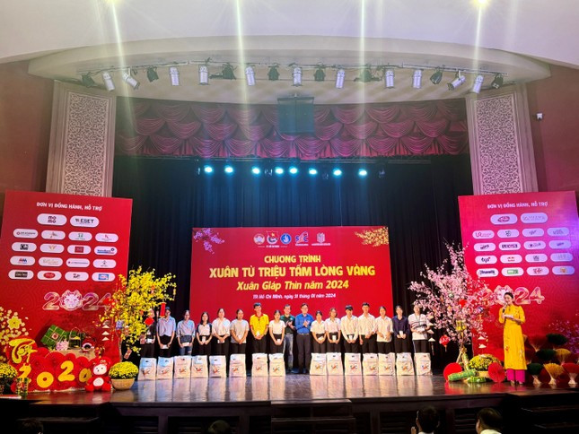 Đồng hành cùng chương trình Xuân từ 'Triệu tấm lòng Vàng 2024'.