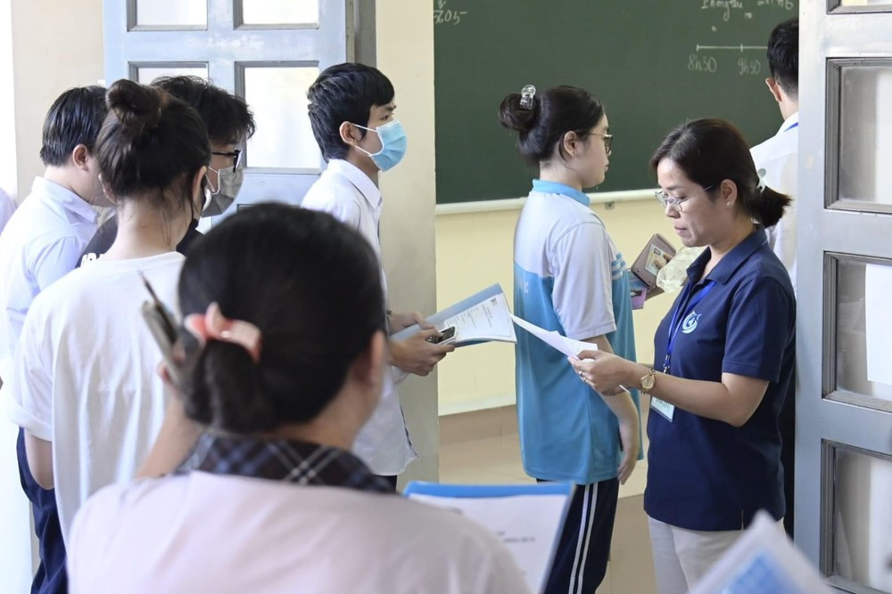 Thí sinh dự thi Kỳ thi Đánh giá năng lực đợt 1, năm 2024, do ĐHQG TP. HCM tổ chức. Thí sinh dự thi Kỳ thi Đánh giá năng lực đợt 1, năm 2024, do ĐHQG TP. HCM tổ chức.