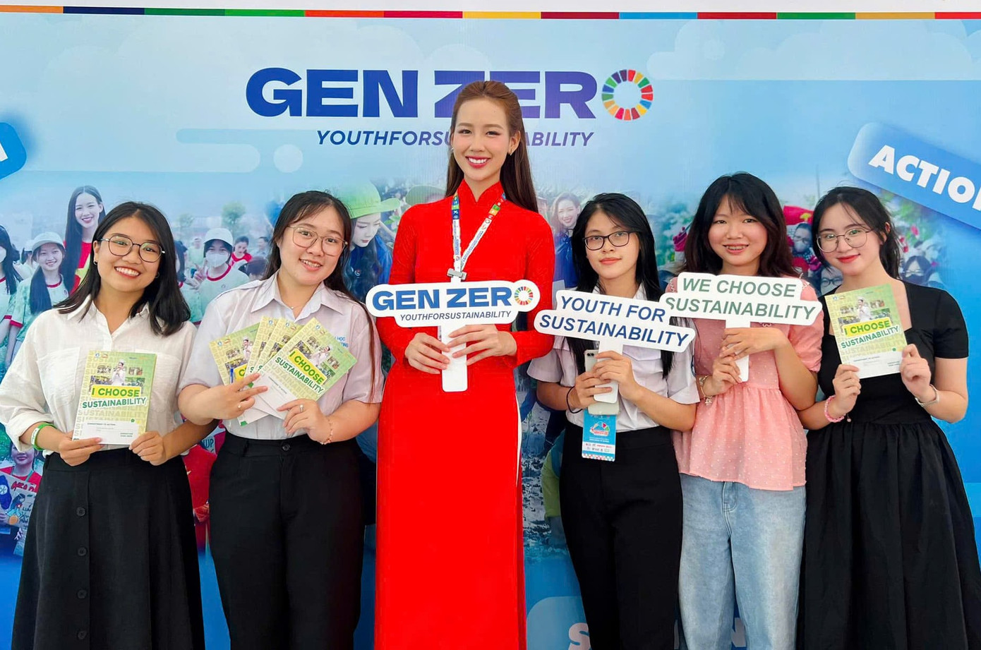 Hoa hậu Bảo Ngọc và 'Gen Zero' tại 'Diễn đàn Sinh viên Hành động về Khí hậu 2024'. (Ảnh: NVCC) Hoa hậu Bảo Ngọc và 'Gen Zero' tại 'Diễn đàn Sinh viên Hành động về Khí hậu 2024'. (Ảnh: NVCC)