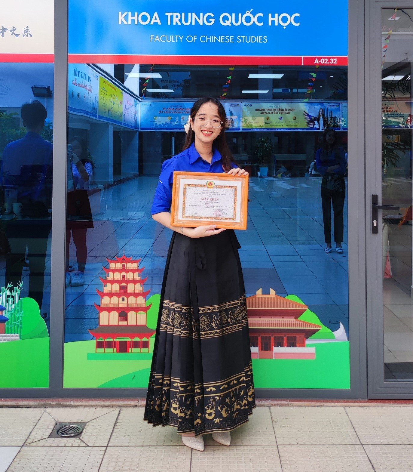 Nhật Tuyền đoạt nhiều giải thưởng trong học tập và rèn luyện.