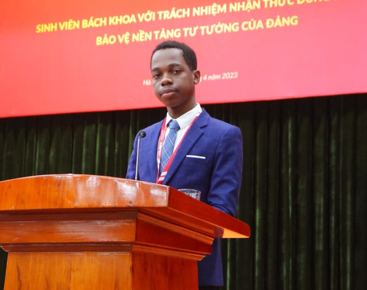 Chân dung Oraiden Manuel Sabonete, du học sinh người Mozambique. (Nguồn: Facebook nhân vật) Chân dung Oraiden Manuel Sabonete, du học sinh người Mozambique. (Nguồn: Facebook nhân vật)