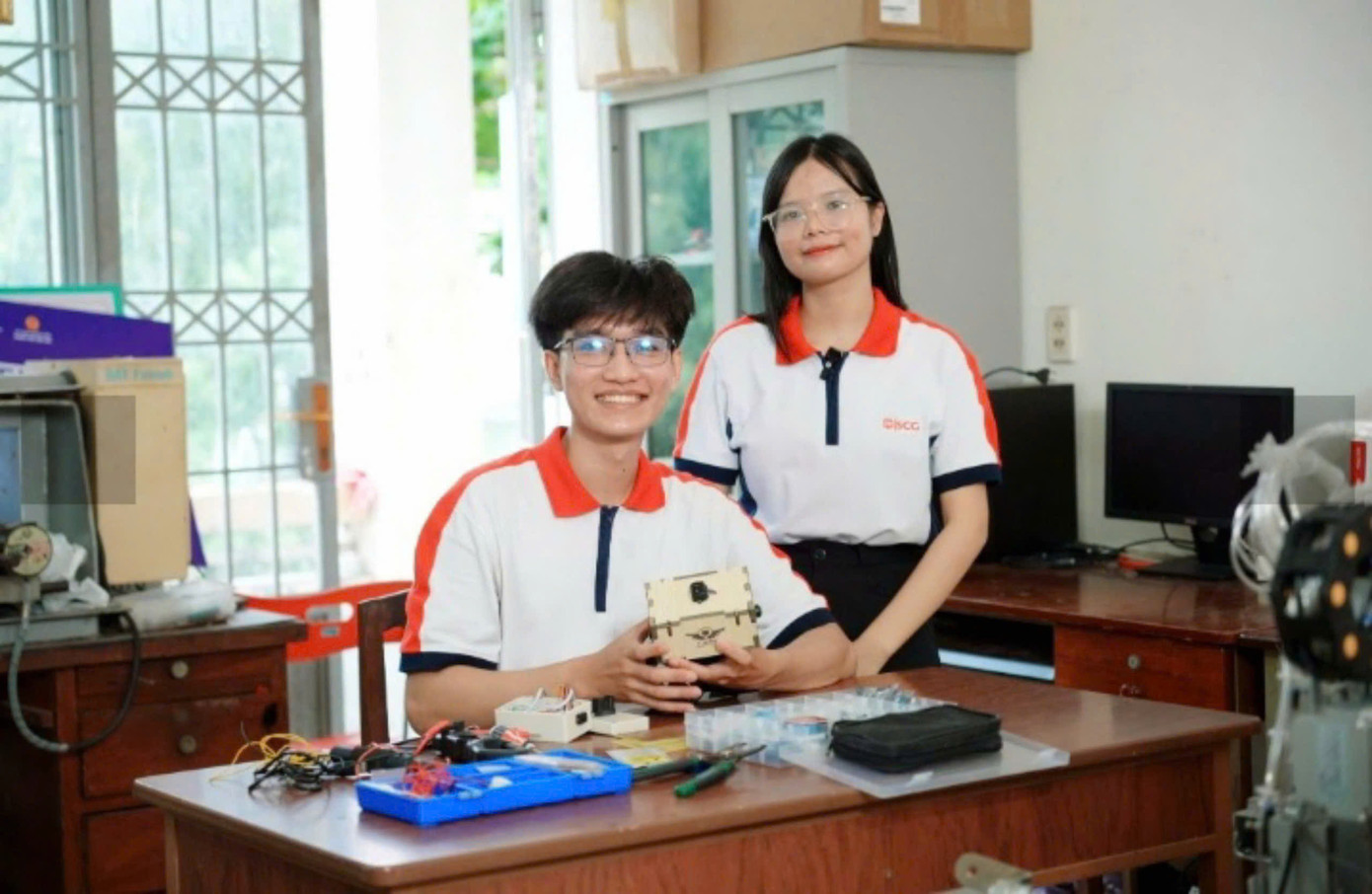 Duy Khang và Mỹ Hồng trong quá trình thực hiện dự án. Duy Khang và Mỹ Hồng trong quá trình thực hiện dự án.