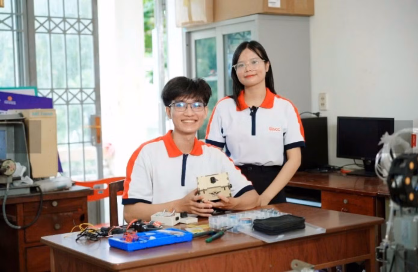 Duy Khang và Mỹ Hồng trong quá trình thực hiện dự án.