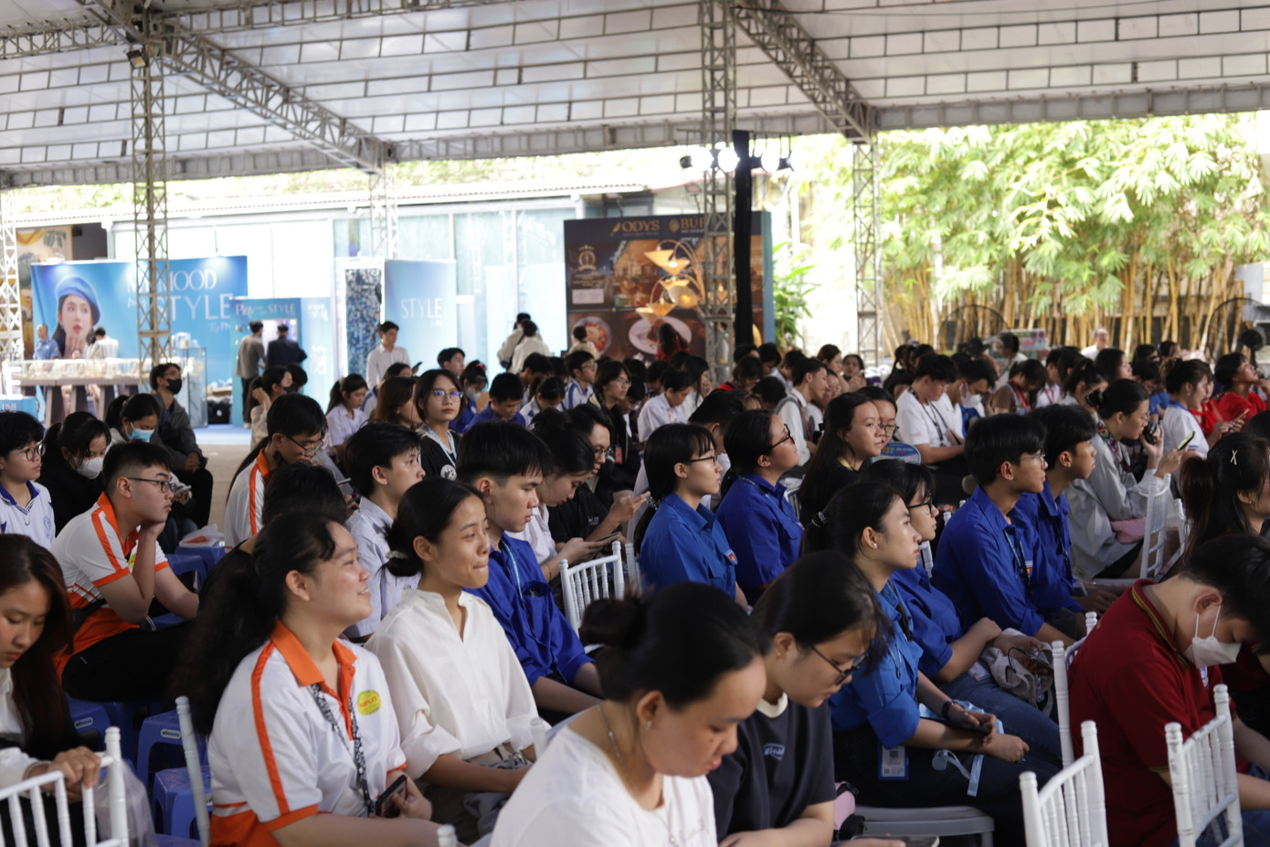 Gần 200 sinh viên đến từ 16 trường đại học tham dự Lễ tuyên dương.