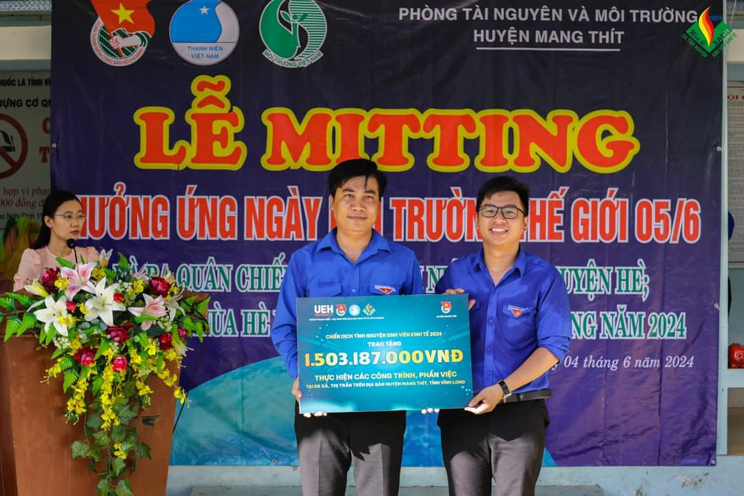 Chiến dịch tình nguyện Sinh viên Kinh tế 2024 - Chặng 1: 'Mùa Hè Xanh' sẽ diễn ra từ 27/6/2024 - 26/7/2024, tại 2 mặt trận (TP. HCM và tỉnh Vĩnh Long) với gần 600 chiến sĩ UEH.